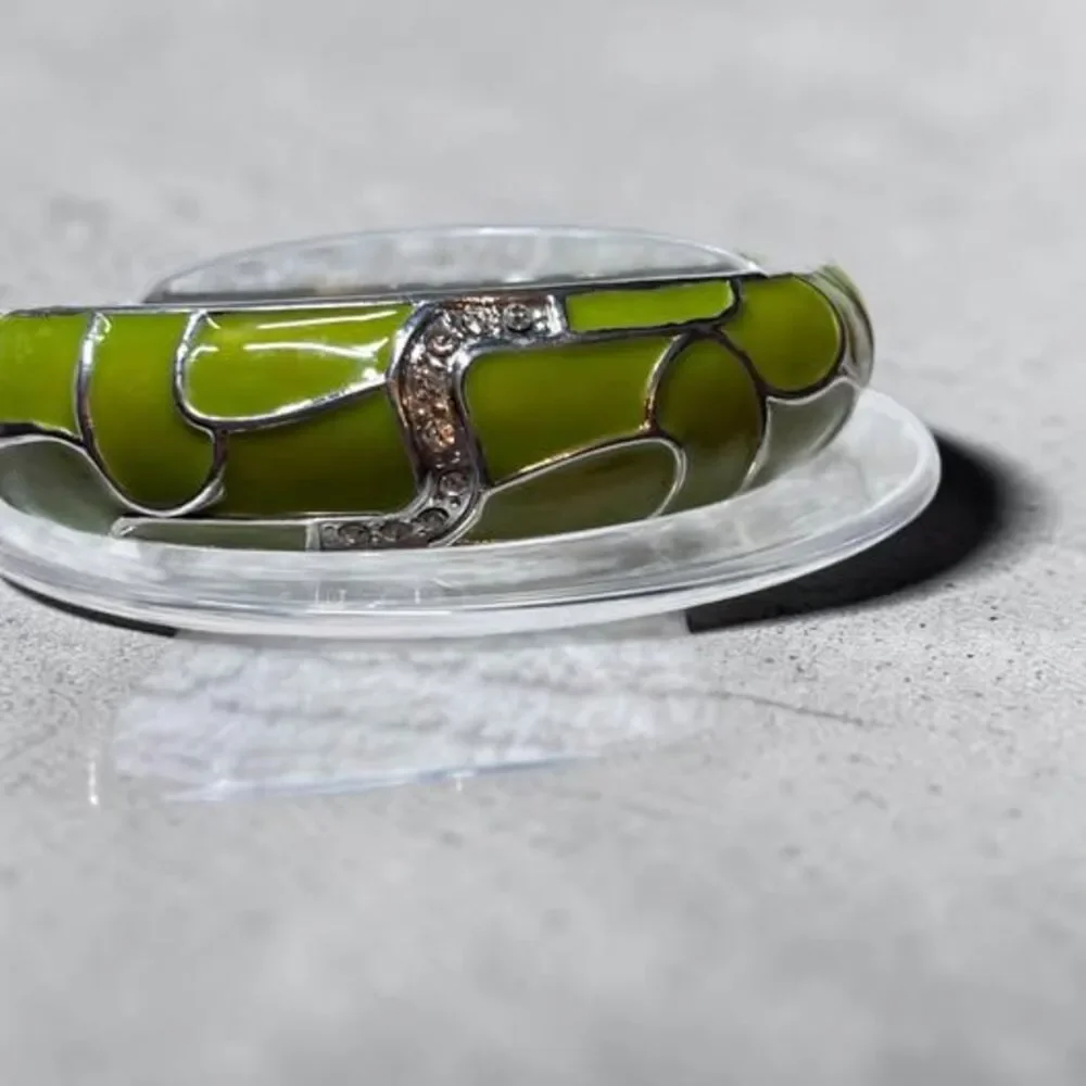 🎁🎁 Free shipping!! Chunky Lime Green Enamel & Rhinestone Hinged Clamper Bangle